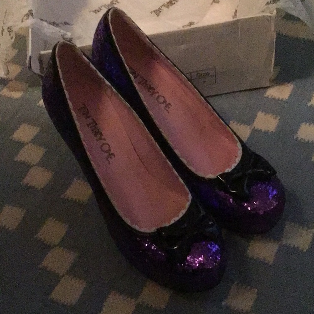 Purple sparkle pumps,size 7, black bow, never worn by “Ten Thirty One”